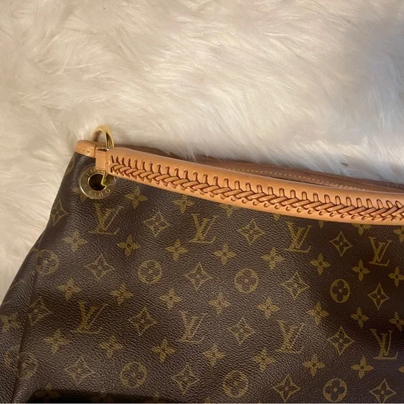 Woman’s Bag - Picture 9 of 15